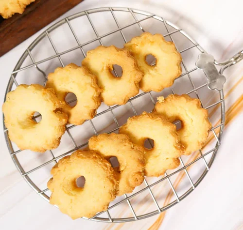 kayani-bakery-brazil-nut-biscuits-contains-egg-a-luxurious-nutty-treat